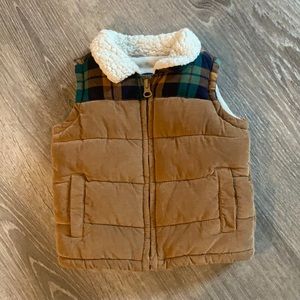 Warm corduroy vest with Sherpa collar and fleece lining